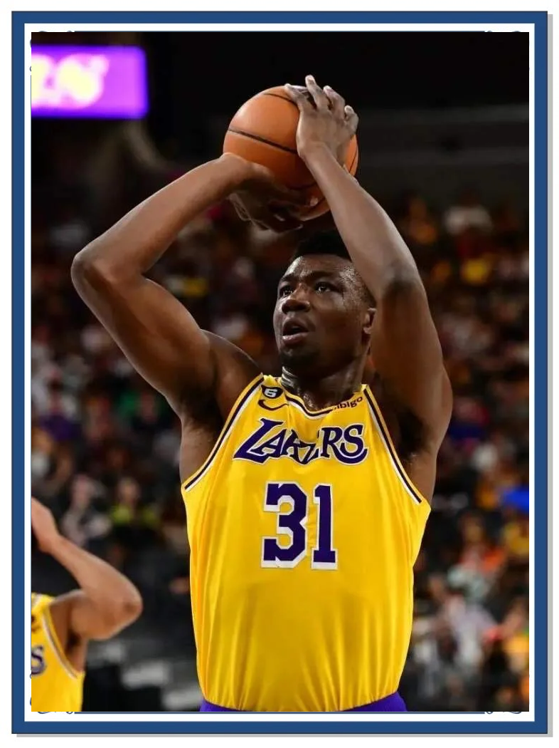 随机浓眉哥新星出色防守表现突出，篮网前途光明！的简单介绍